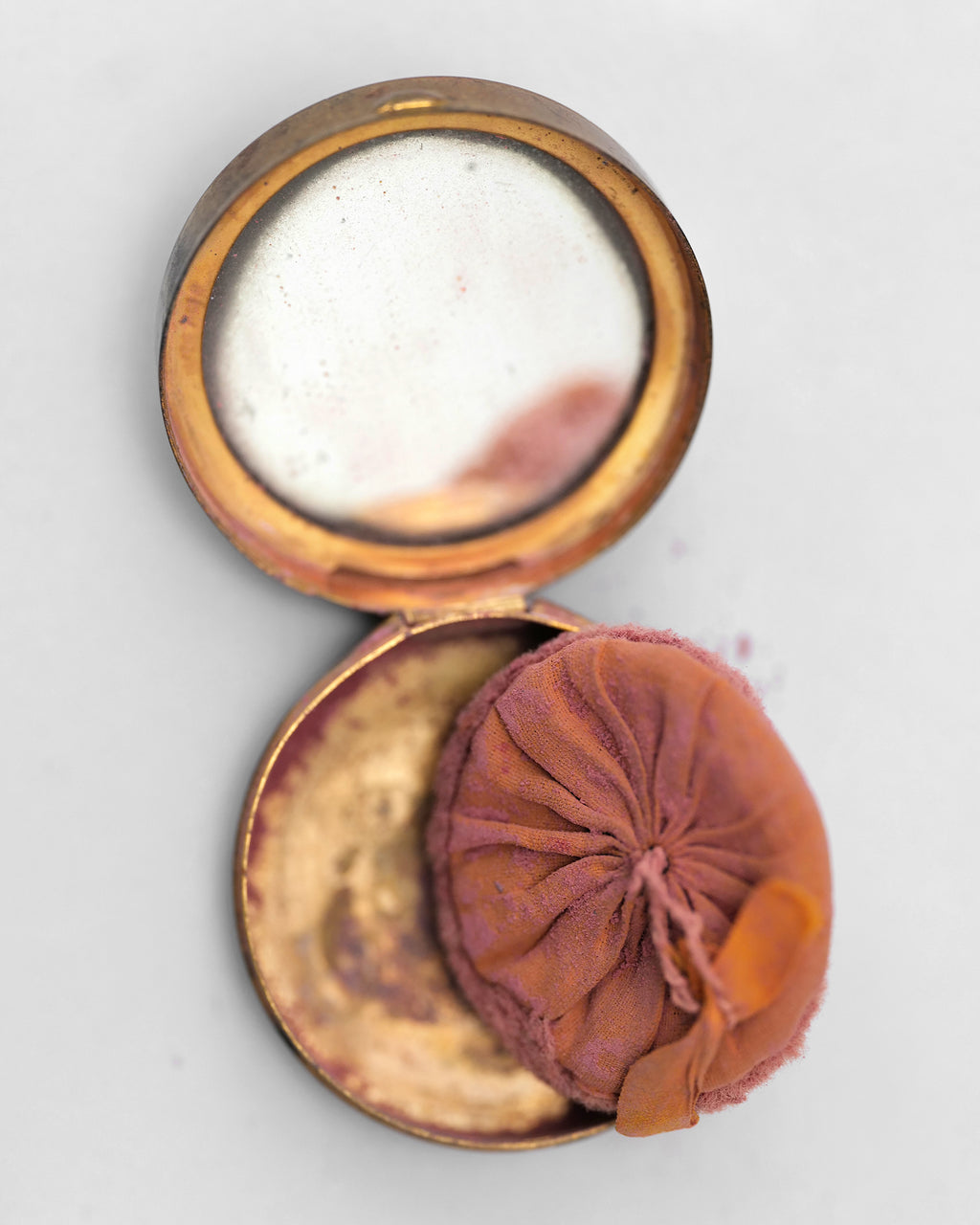 Early 20th century rouge compact vanity