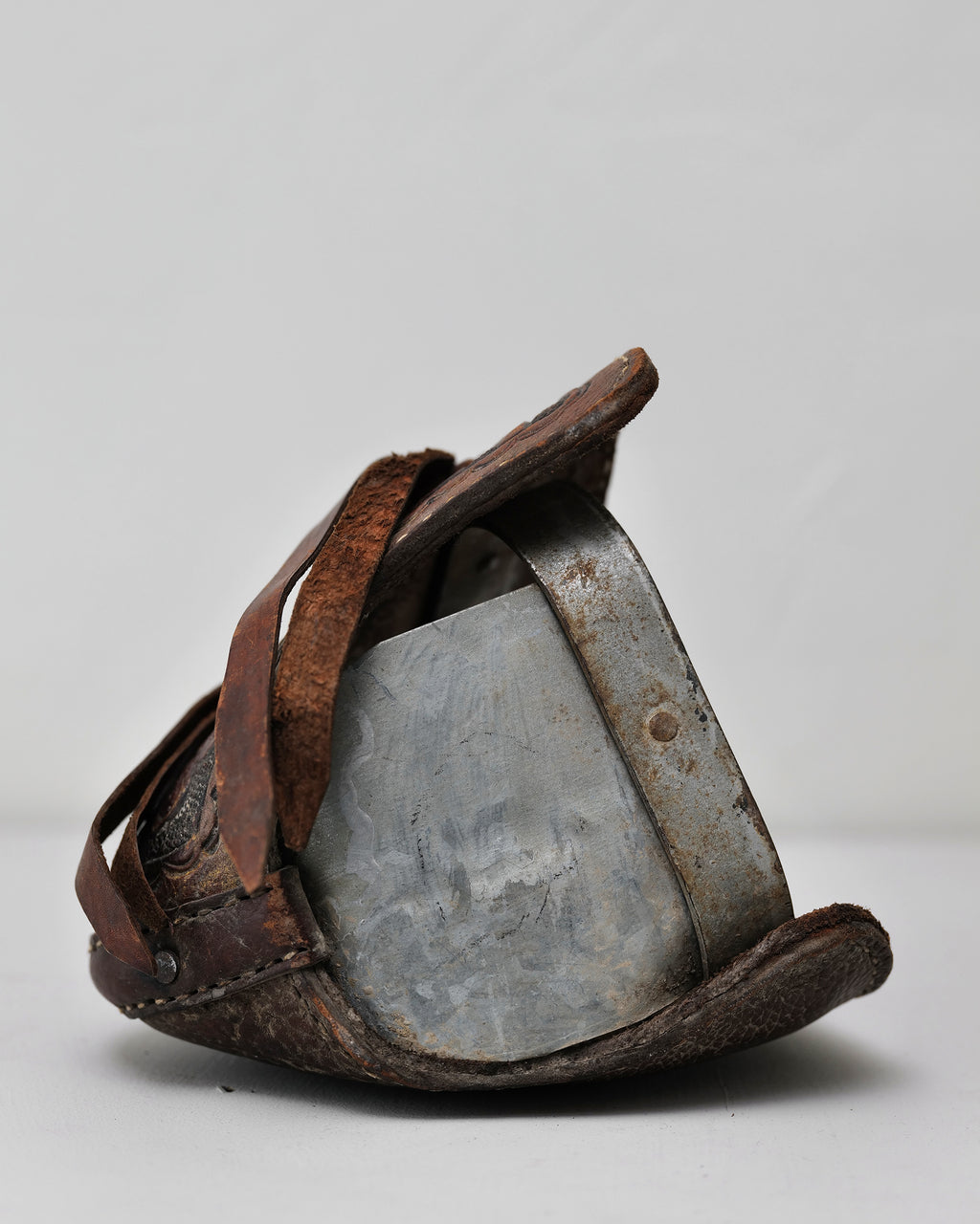 Tapaderos hooded stirrups